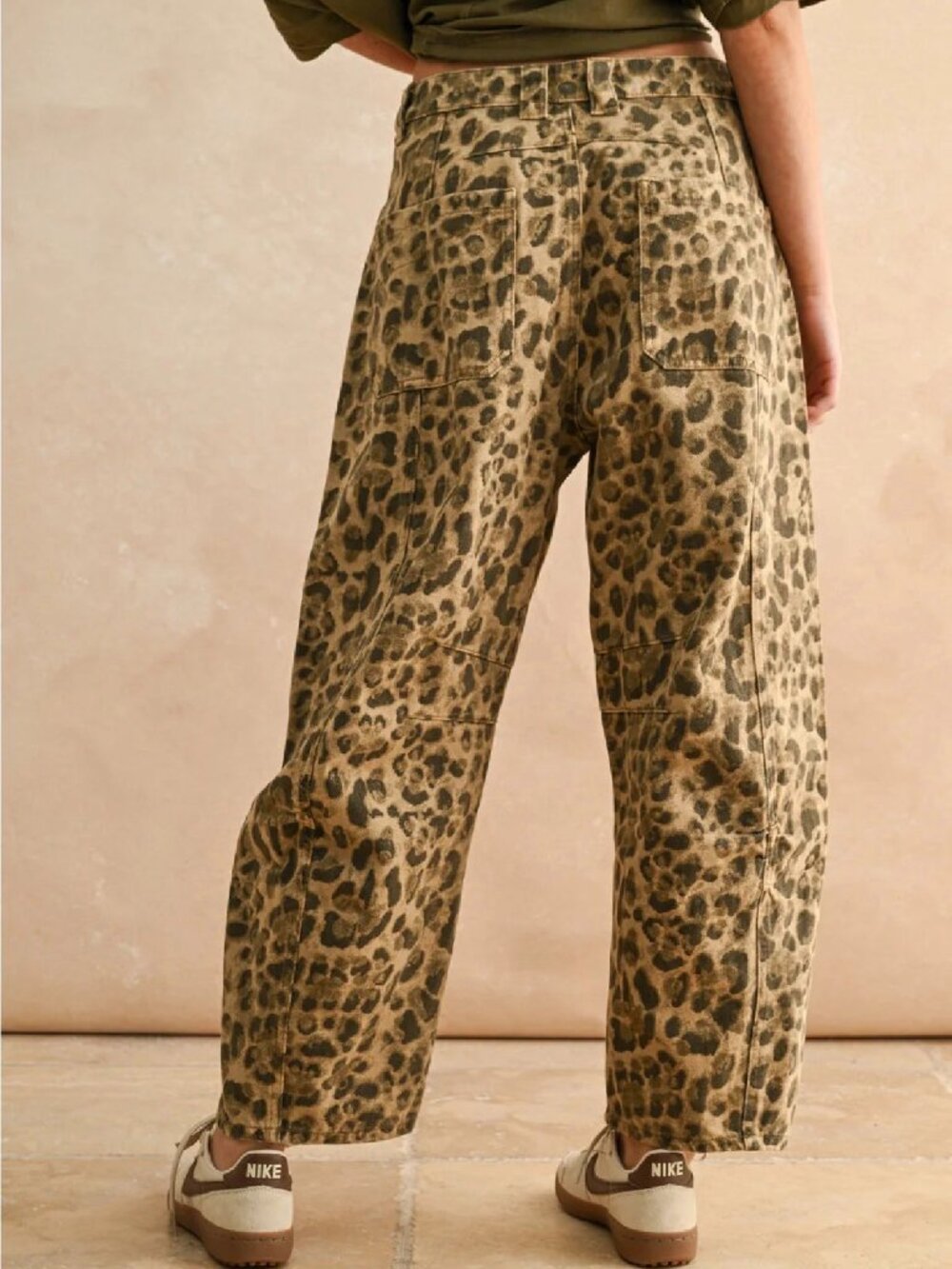 Hollin Leopard Denim Barrel Pants NEW Size Large - Picture 2 of 4